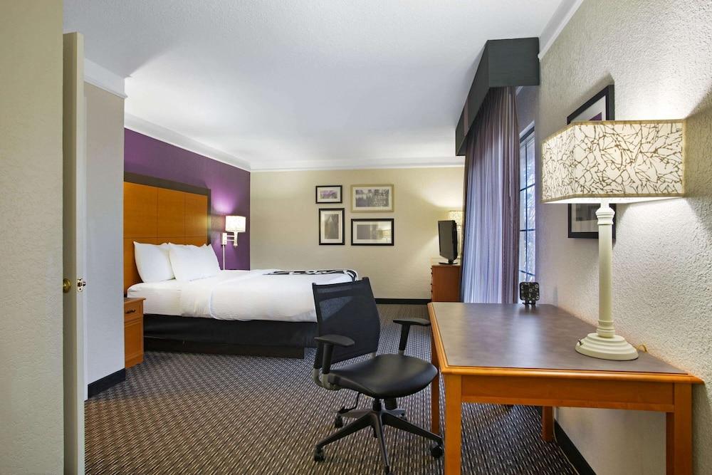 La Quinta Inn by Wyndham San Marcos photo 36