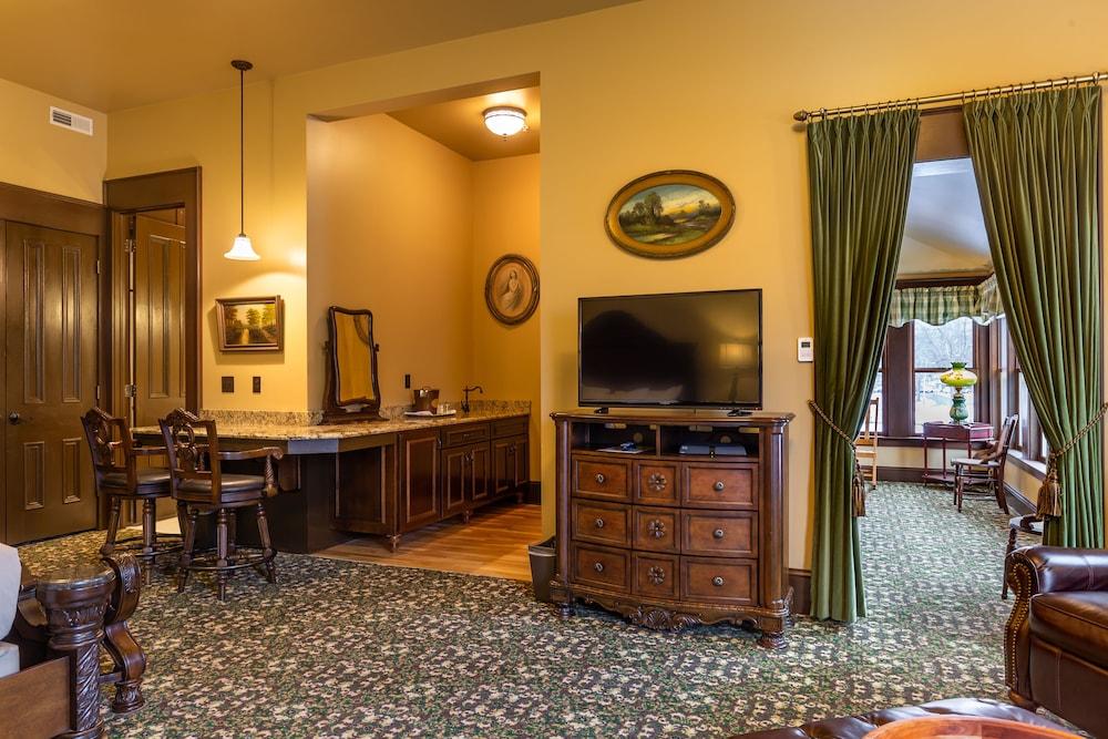 Steele Mansion photo 100