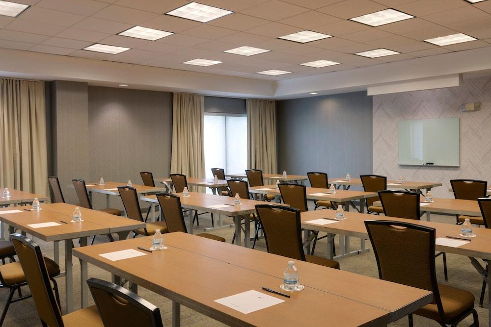 SpringHill Suites by Marriott Newark Liberty International photo 35