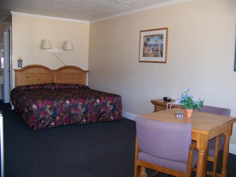 Emerald Sands Inn photo 2