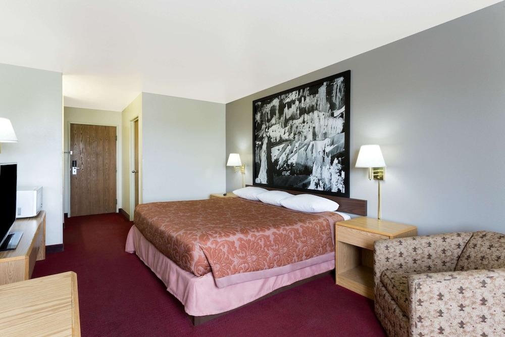 Super 8 by Wyndham Green River photo 11
