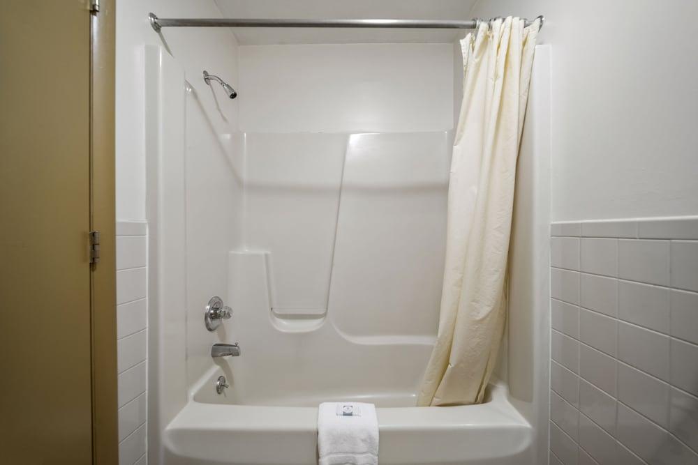 Executive Inn Cass City photo 7