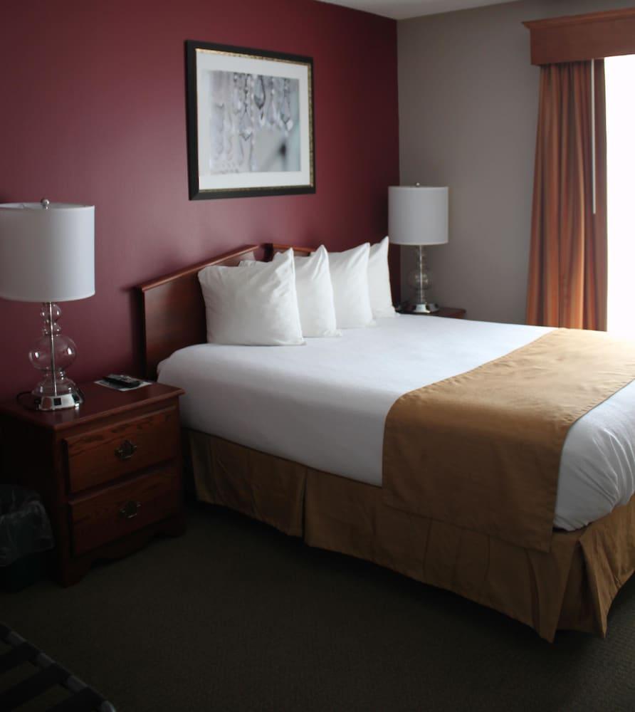 GrandStay Hotel & Suites photo 10