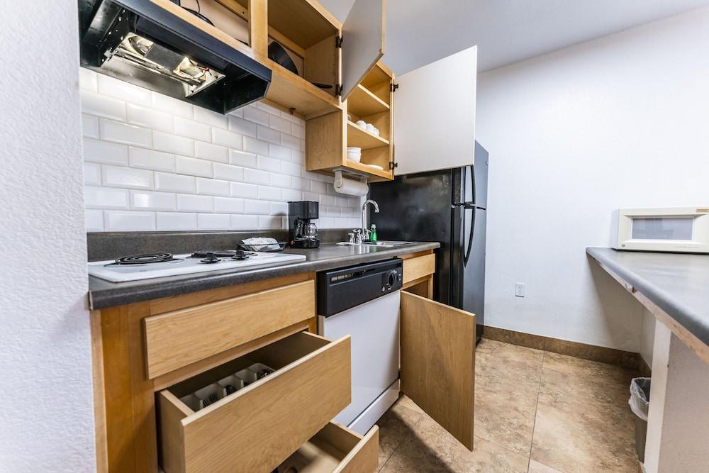Metro Chandler Extended Stay photo 29