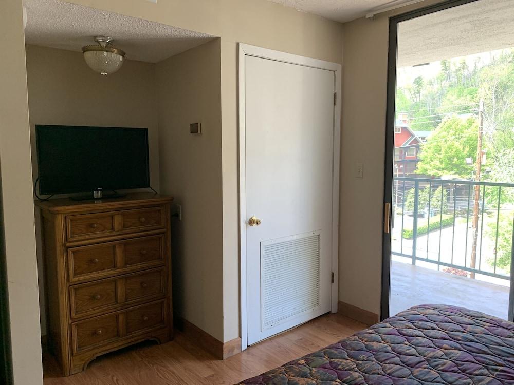 Oak Square Rentals photo 20