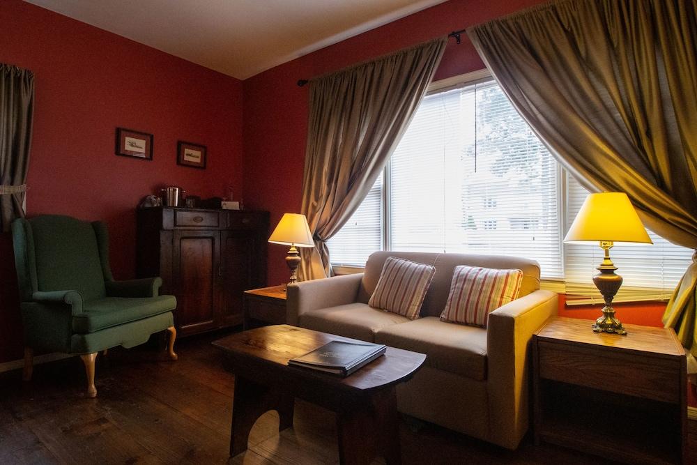 Delamater Inn photo 44