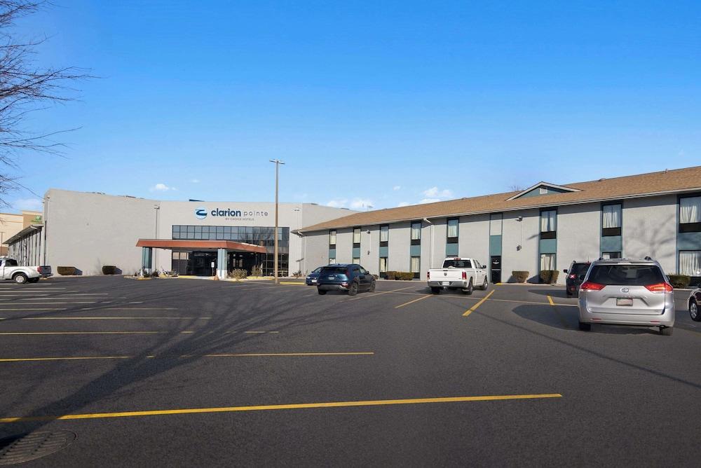Clarion Pointe Bloomington – Normal near I-55 and University photo 35