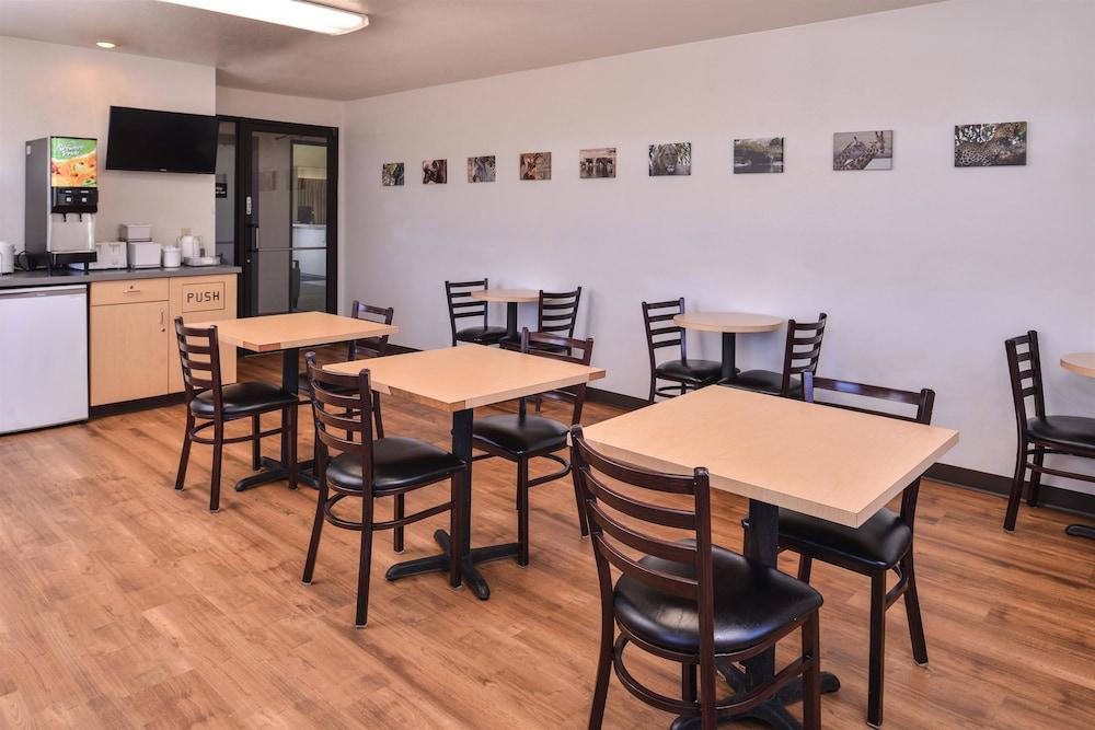 Americas Best Value Inn Missouri Valley photo 16