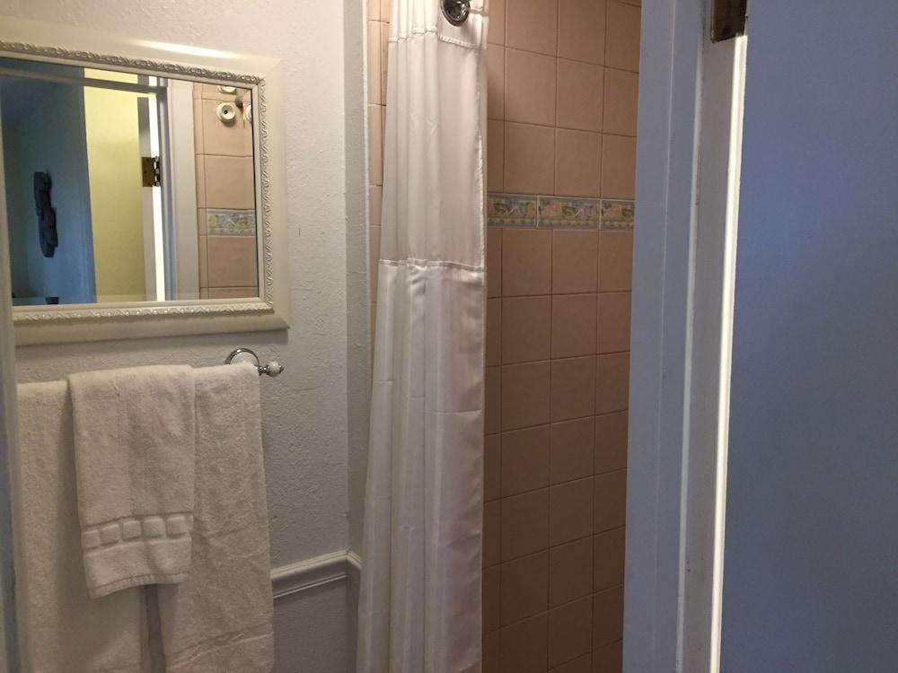 Seacrest Inn photo 94