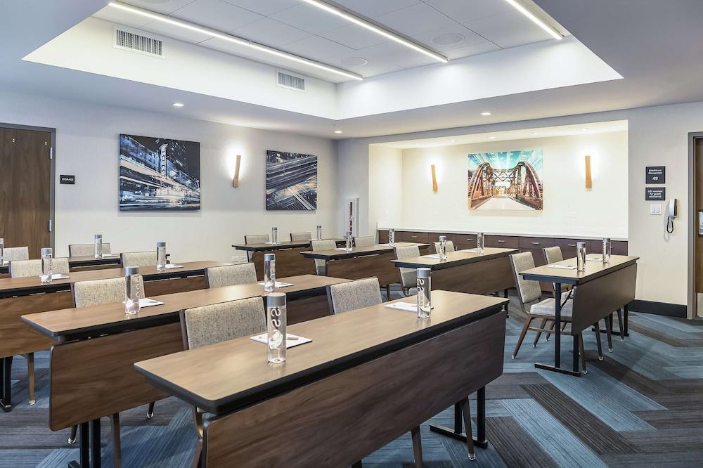 Hampton Inn & Suites Bridgeview Chicago photo 19