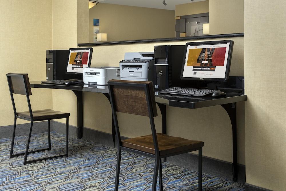Holiday Inn Express Hotel & Suites Uvalde by IHG photo 26