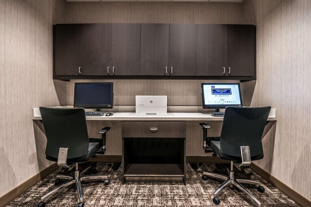 Hampton Inn & Suites Wixom photo 55