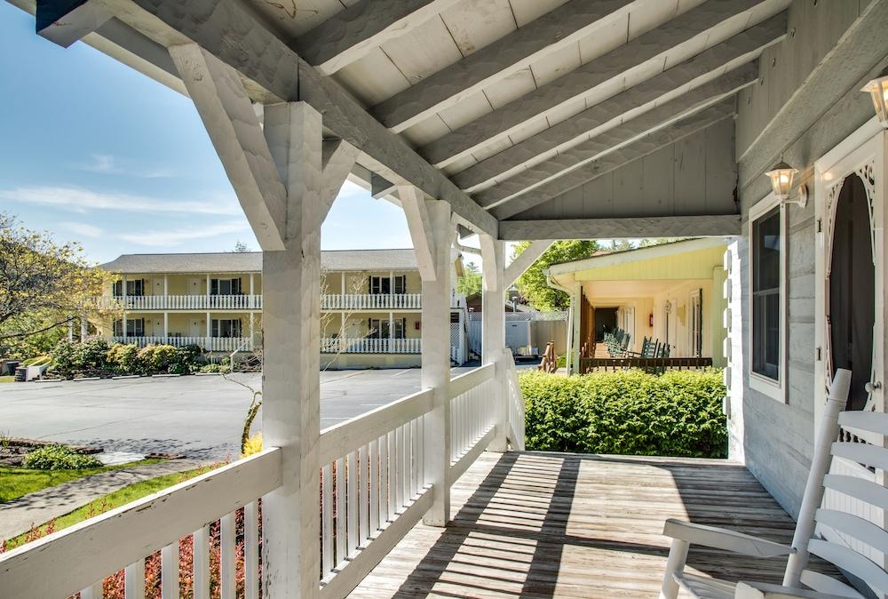 Boxwood Lodge photo 69