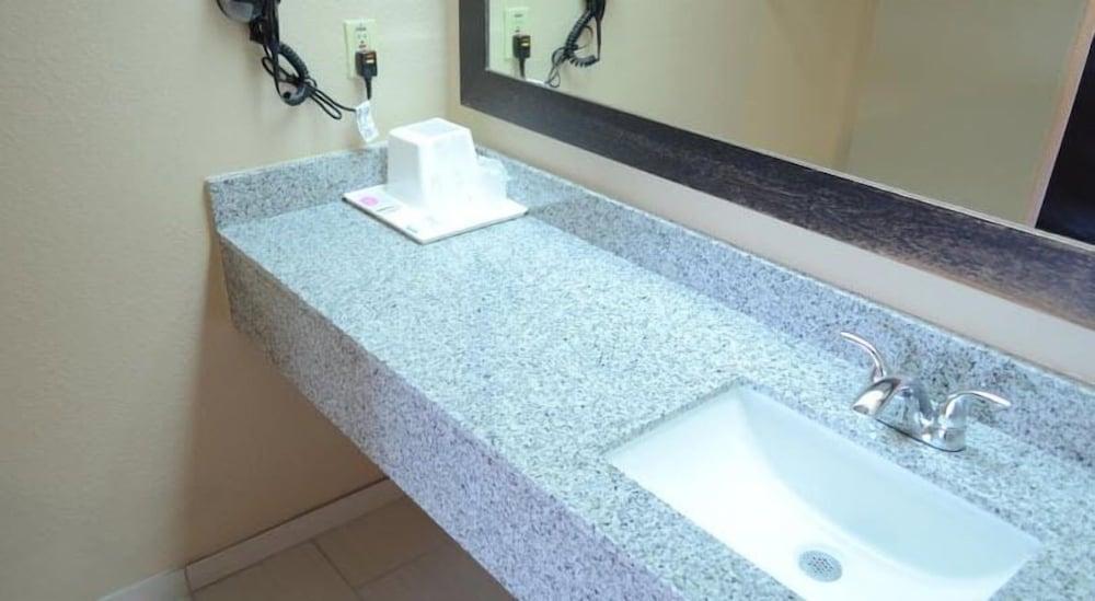 Regency Inn photo 18