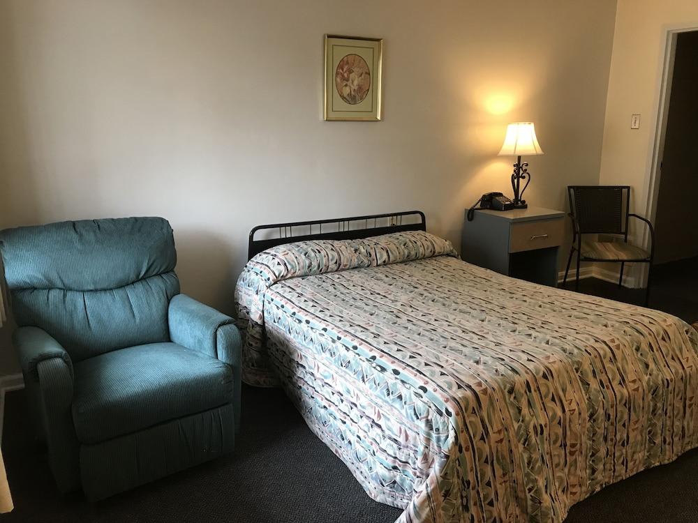 Colonial Hotel-Motel photo 6