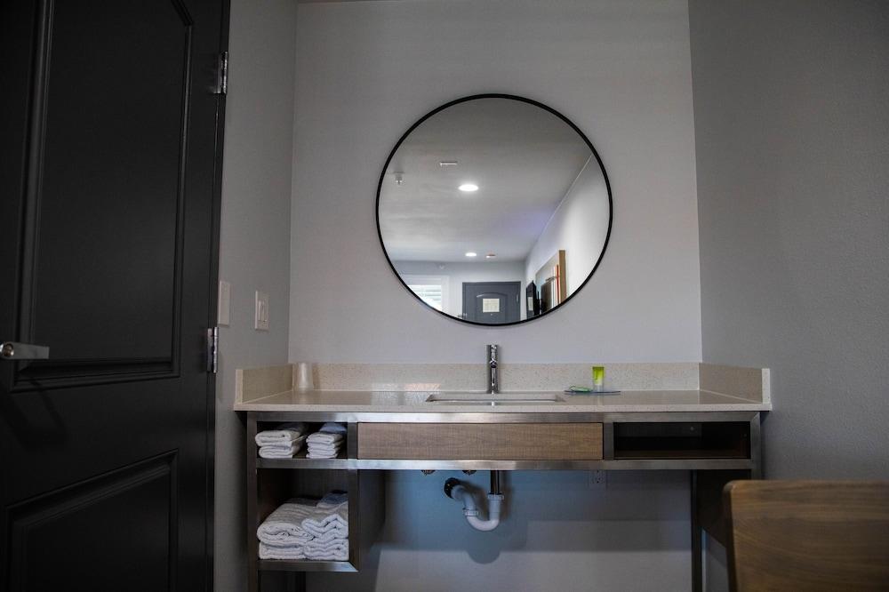 Pico Rivera Inn and Suites photo 25