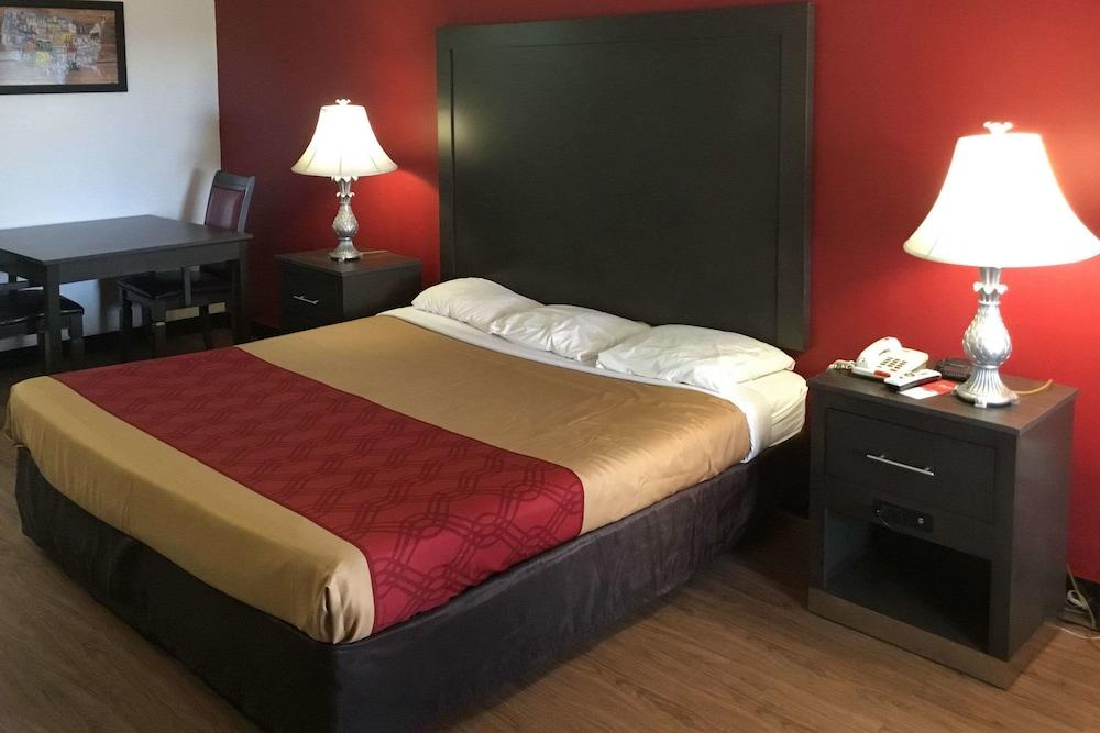 Econo Lodge Ruther Glen photo 13