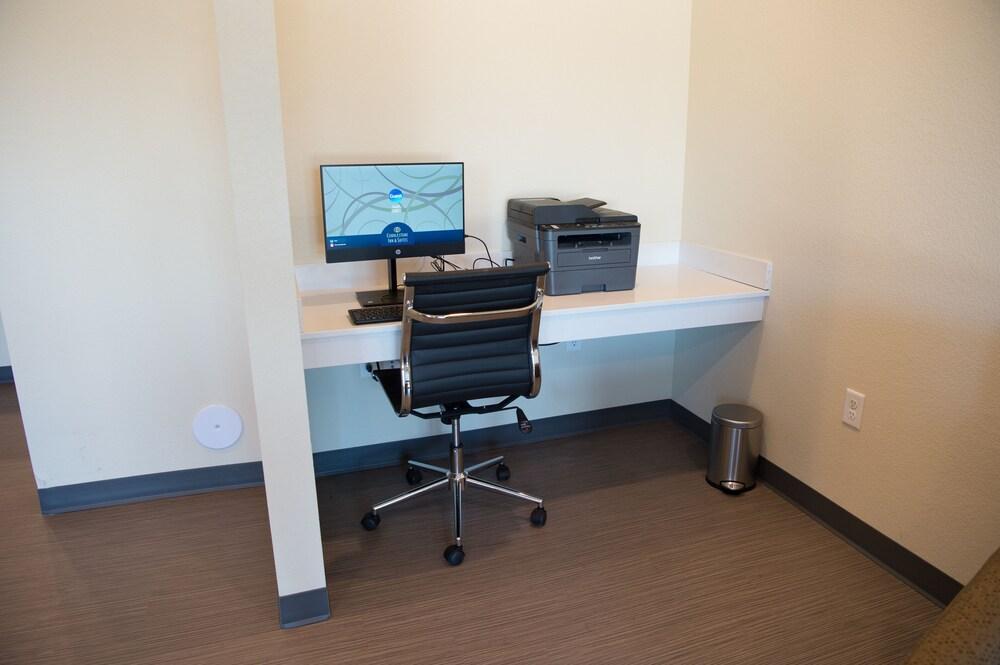 Cobblestone Inn & Suites - Forest City photo 46
