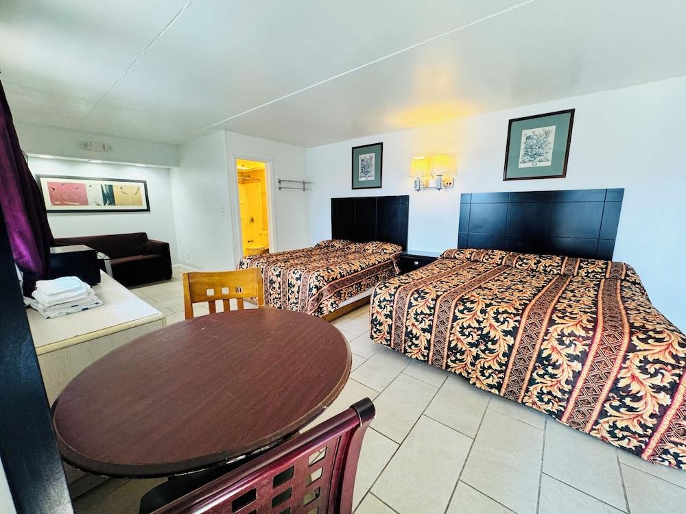 Skyview Manor Motel photo 69