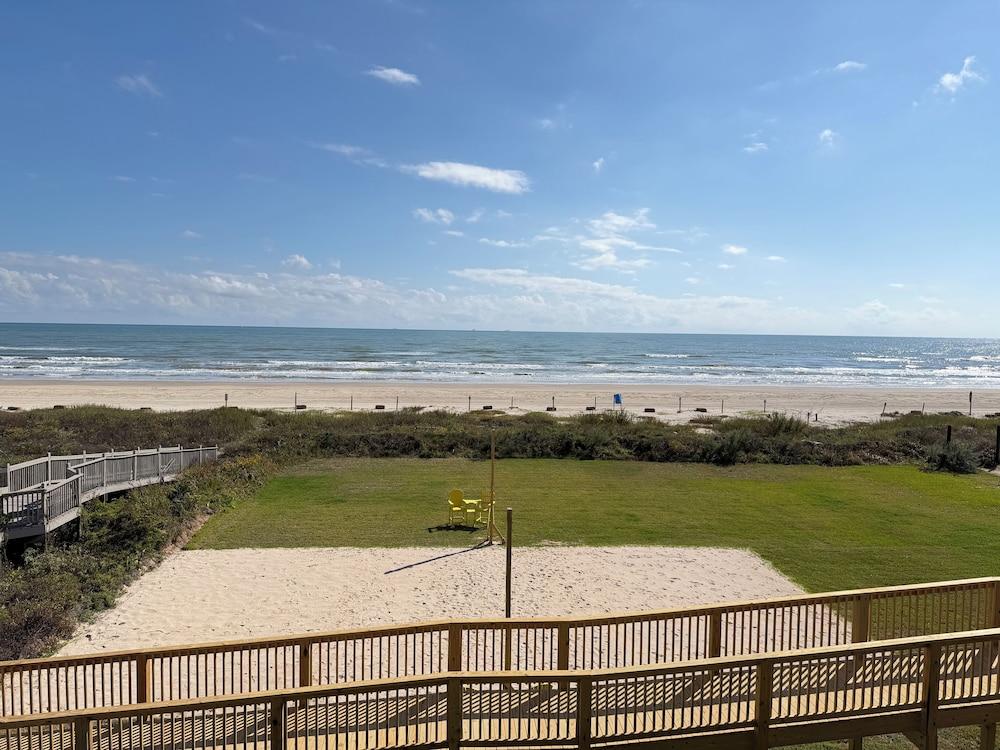 The Breeze Beachfront Resort photo 5