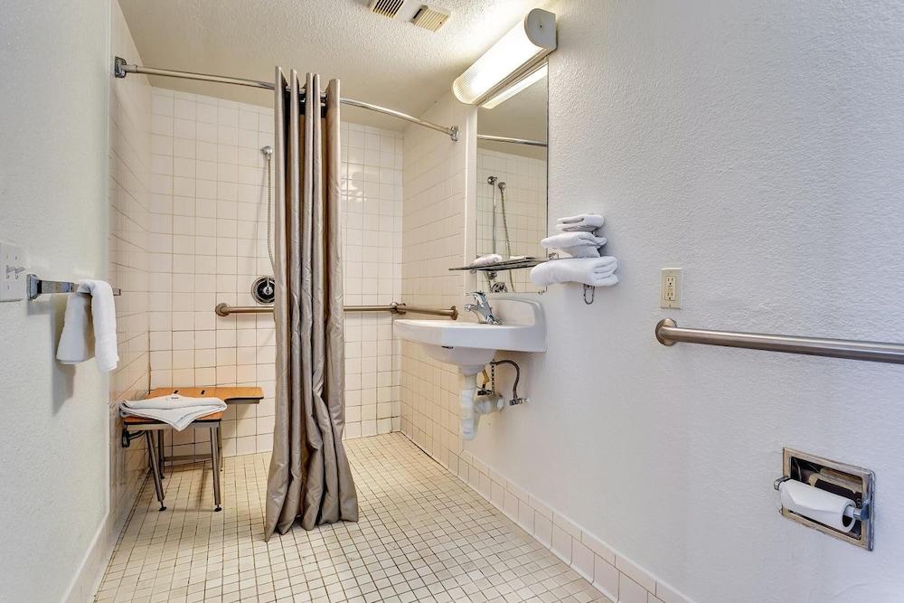 Motel 6 Vallejo, CA - Six Flags West photo 27