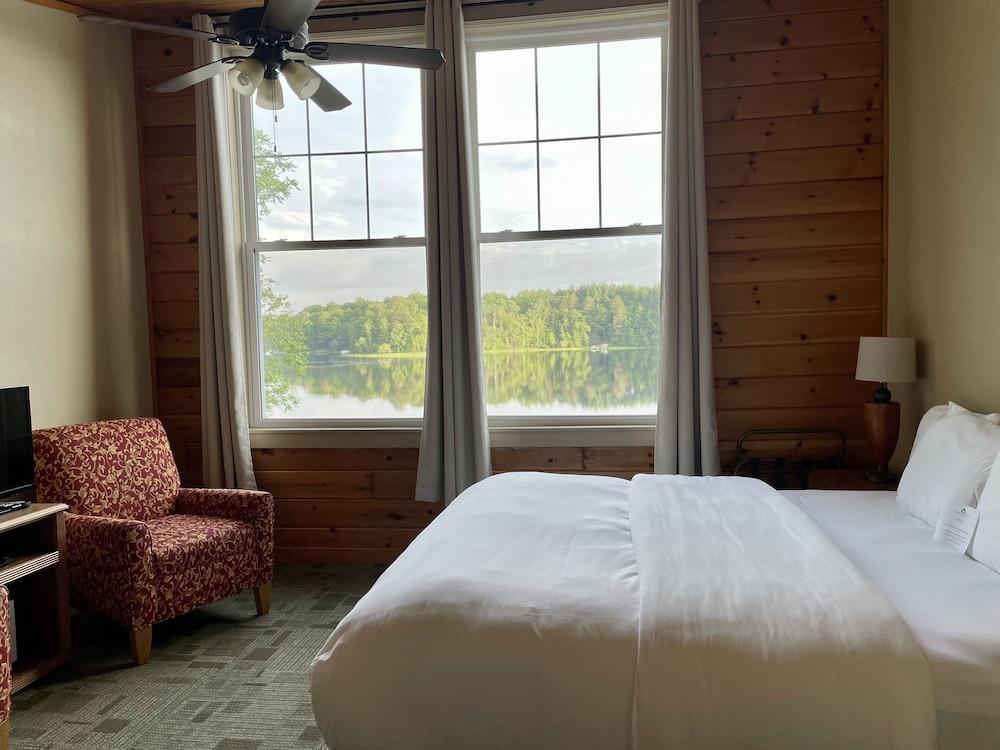 Hanging Horn Lakeside Resort photo 80