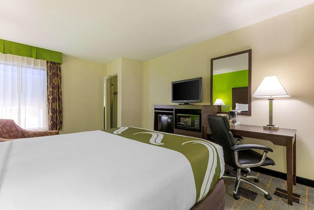 Quality Inn Cleveland North photo 13