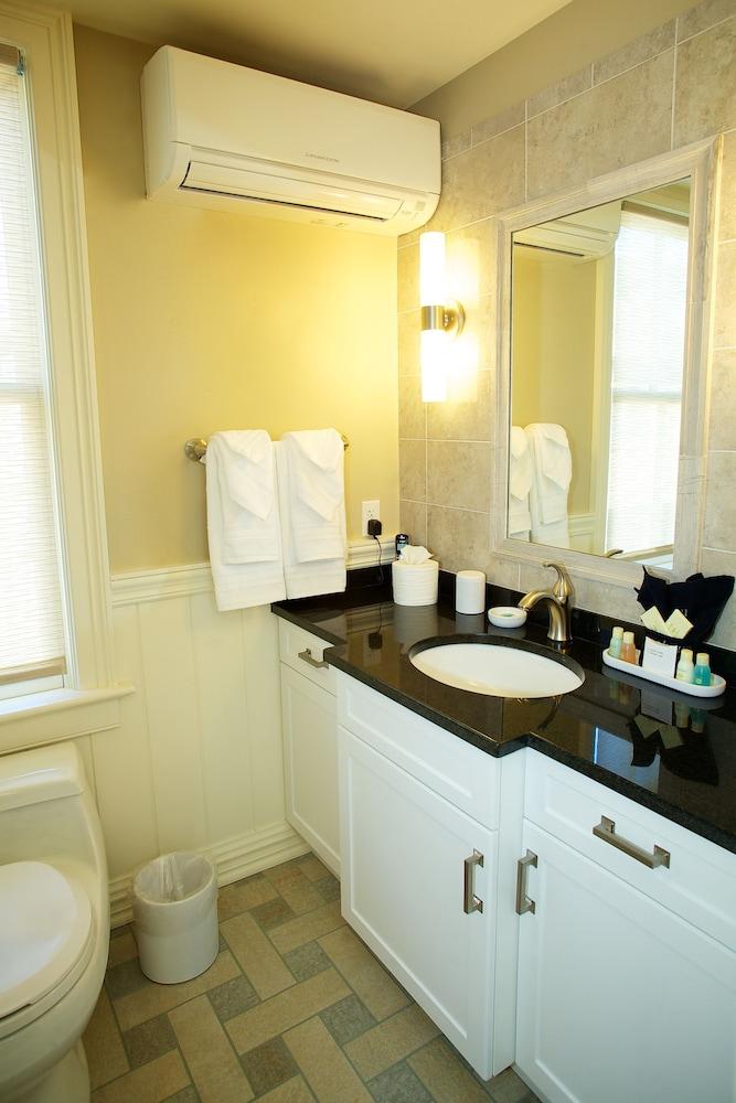 Guesthouse at Norwalk Inn photo 33