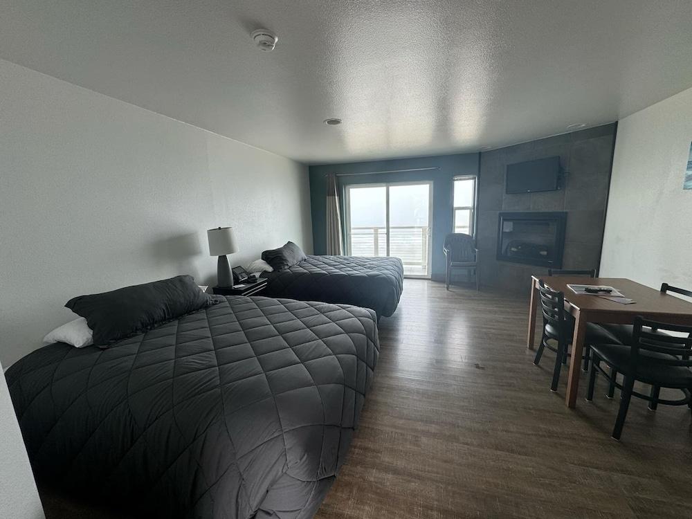 Sunset Oceanfront Lodging photo 11