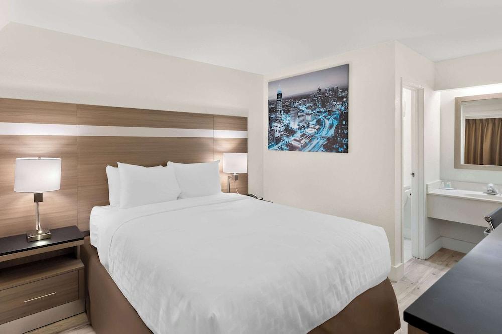 Clarion Pointe Kennesaw Town Center photo 8