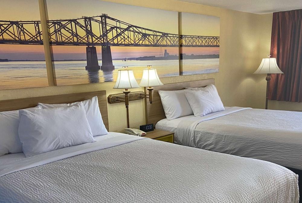 Days Inn by Wyndham Clinton photo 12