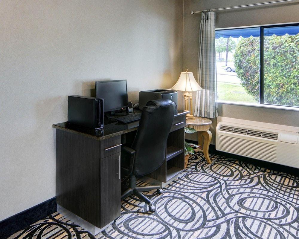 Quality Inn & Suites Grand Prairie South photo 25