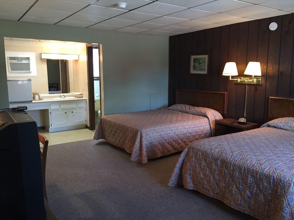 Colonial Hotel-Motel photo 14