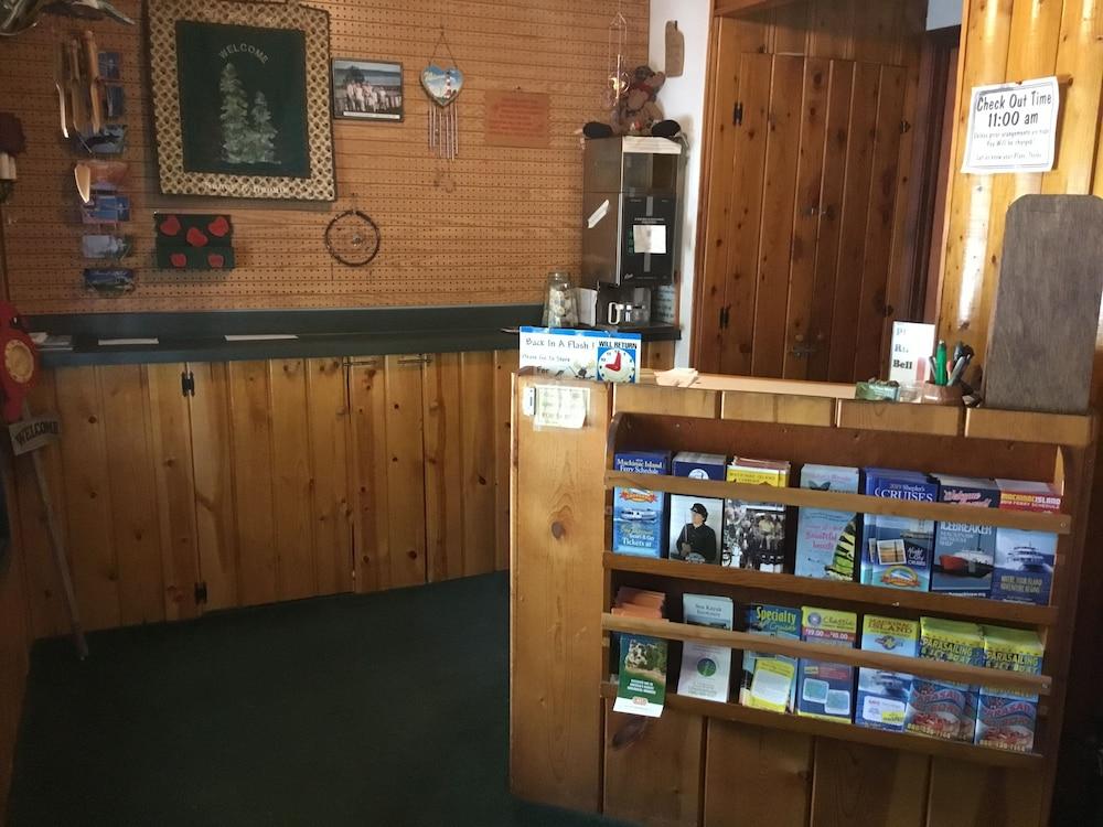 Pines Motel photo 2