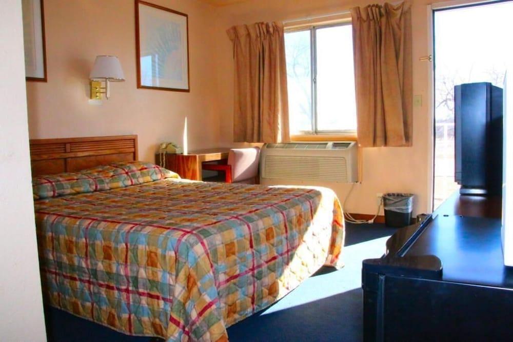 Travelers Inn photo 14