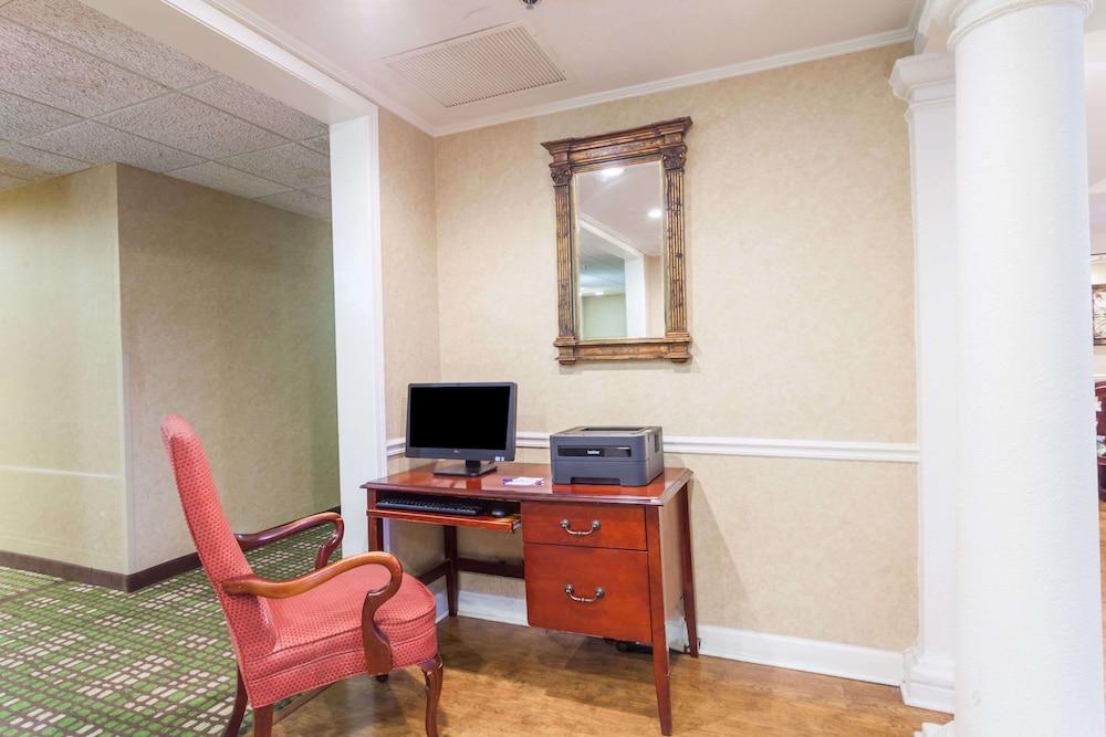 Baymont by Wyndham Columbia Maury photo 15