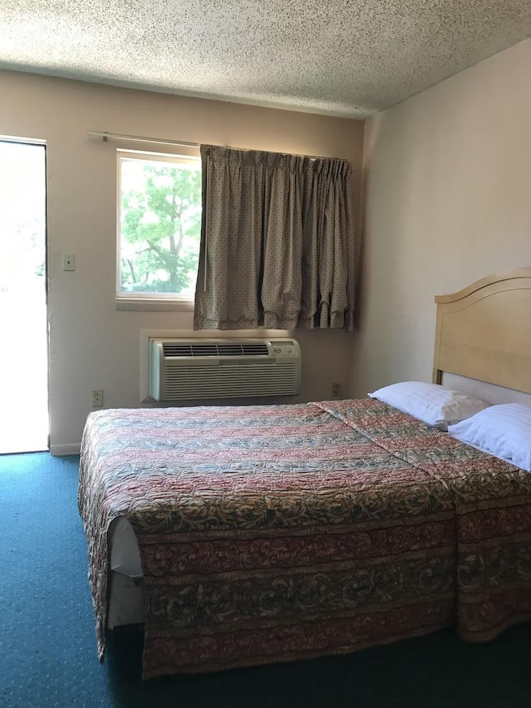 Red Maple Inn photo 12