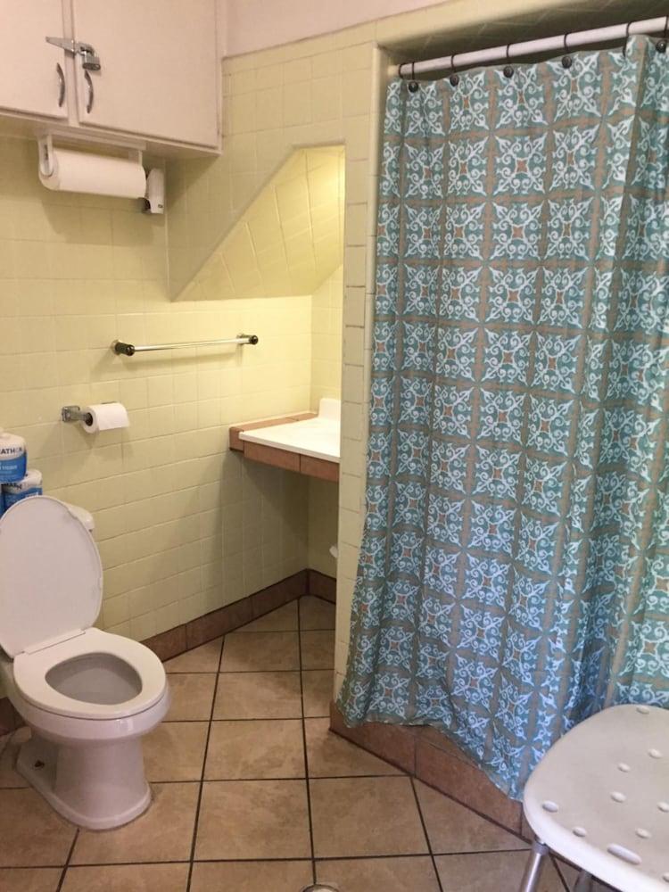 Avenues Hostel photo 19