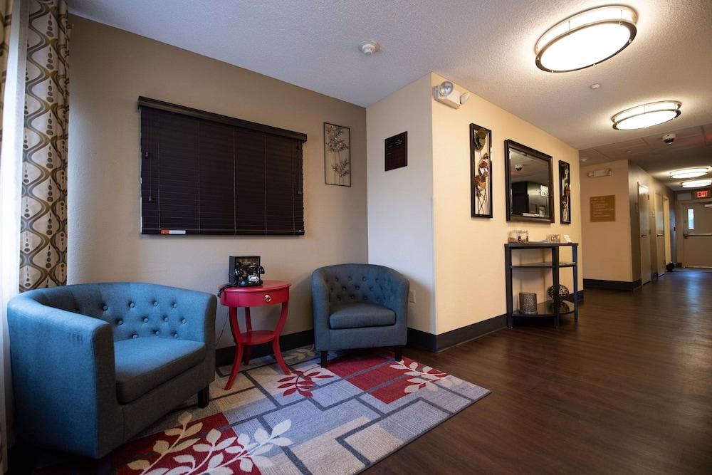 Sonesta Simply Suites Chicago Naperville photo 2