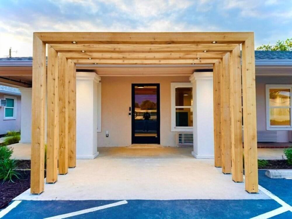 The Depot Hotel — hotel in Taylor