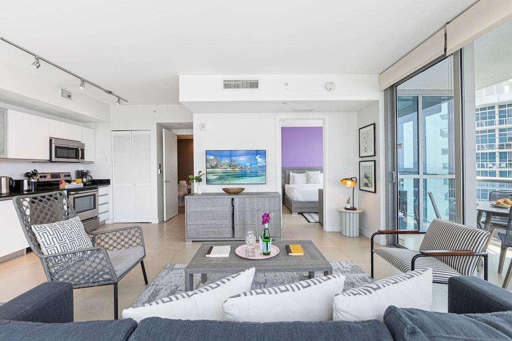 Dharma Home Suites Miami at Monte Carlo photo 7