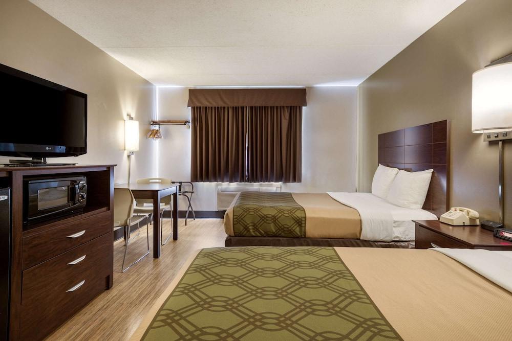Econo Lodge Darien Lakes photo 27