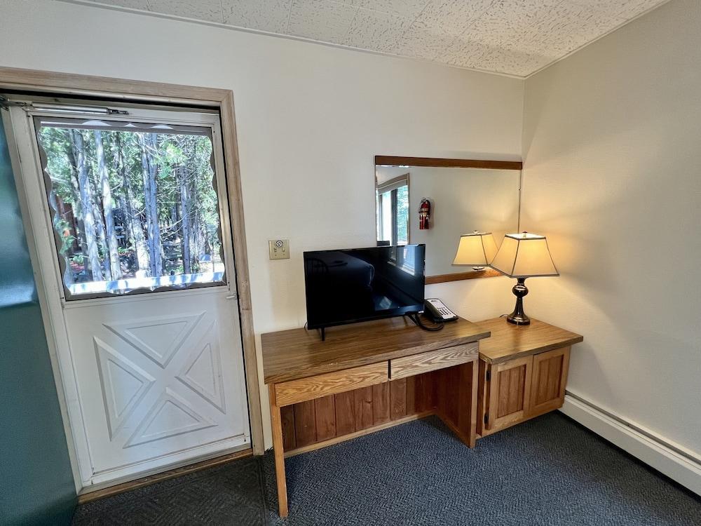 Thomsonite Beach Inn photo 35