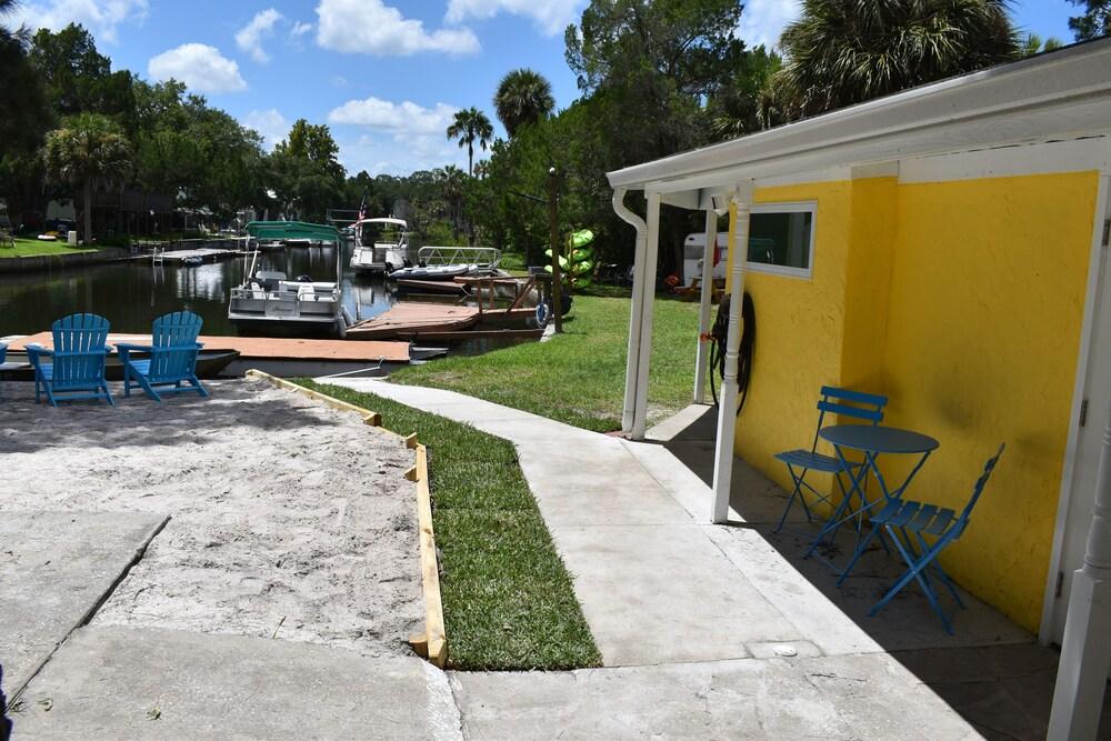 Neptune's Grotto Waterfront Retreat photo 25