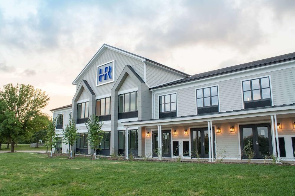 Hotel Renovo Des Moines Urbandale,Tapestry Collection Hilton — hotel in Urbandale