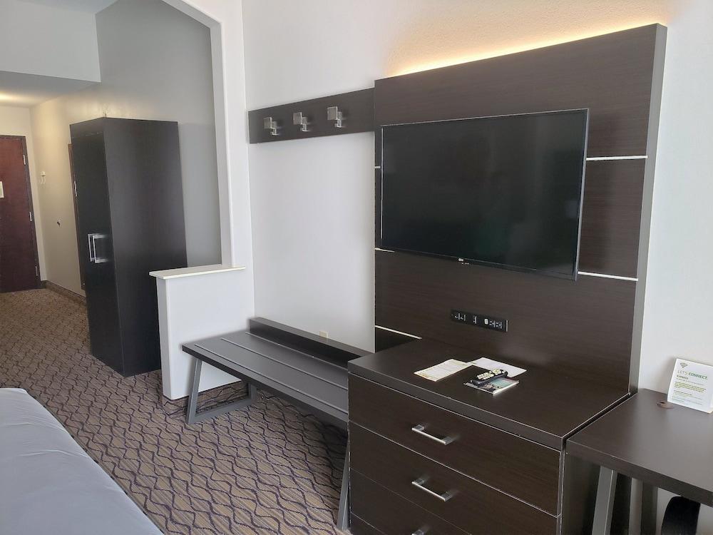 Holiday Inn Express Hotel & Suites San Angelo by IHG photo 7