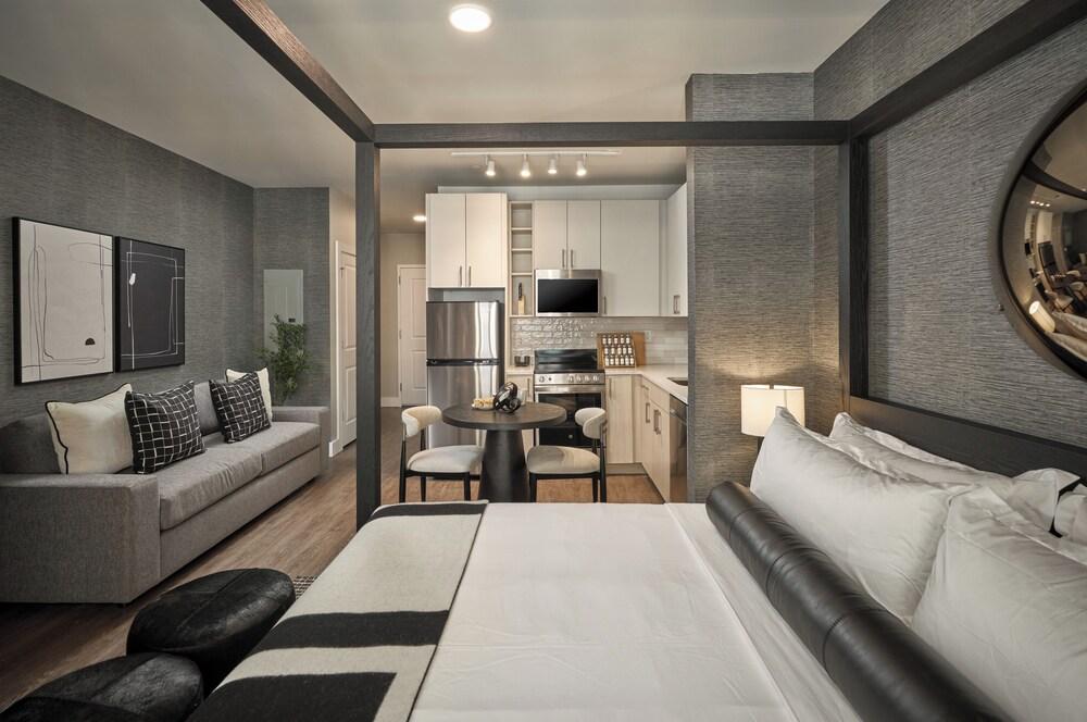Luxury Apartments by Hyatus Center City photo 20