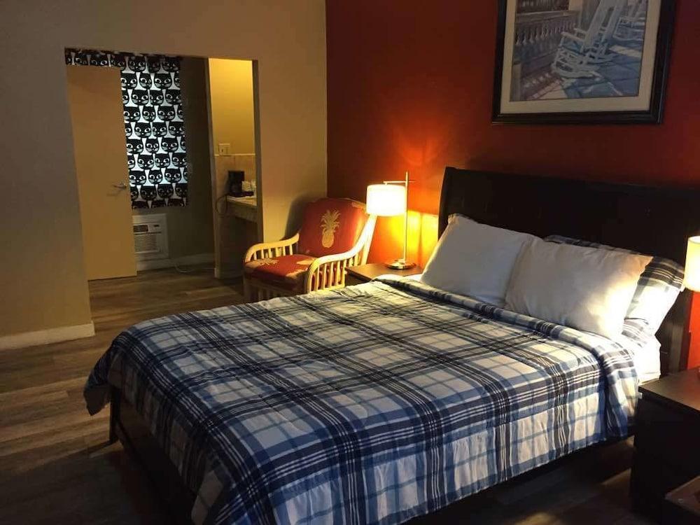 Delux Inn Clearwater photo 34