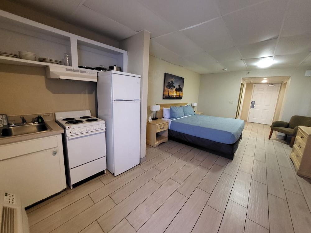 Beachside Hotel photo 36
