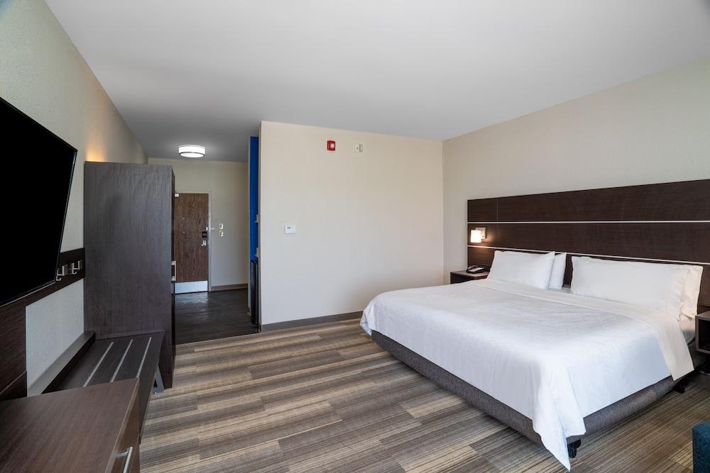 Holiday Inn Express and Suites Winona North by IHG photo 11